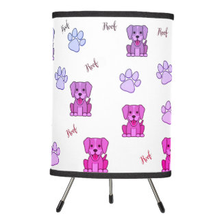 Roze papaverhond en pookoplamp