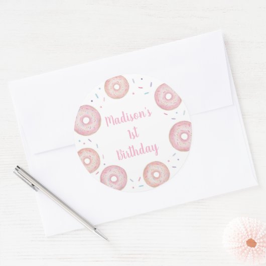 Roze pastel donut verjaardag ronde sticker (Envelop)