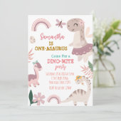 Roze Pastel Schattige Dino Eerste Verjaardag Party Kaart (Staand voorkant)