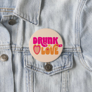 Roze Peach Retro Drink in Love Bride-to-Be Button