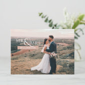 Roze persoonlijke foto van Mr & Mrs Monogram Weddi Bedankkaart (Staand voorkant)