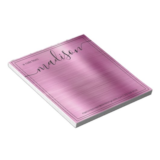 Roze persoonlijke naam op het bureau van notitieblok (Schuin)