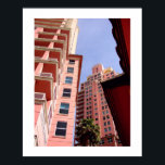 Roze perspectief: Art Deco Poster<br><div class="desc">Naar boven. Art deco - pastelkleuren in Zuid-Florida. Fotografie van Minerva Bloom.</div>