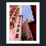 Roze perspectief: Art Deco Poster<br><div class="desc">Naar boven. Art deco - pastelkleuren in Zuid-Florida. Fotografie van Minerva Bloom.</div>