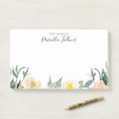 Roze & perzik bloemen van het bureau van post-it® notes (Op bureau)