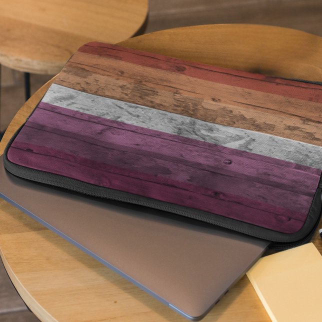 Roze Perzik Hout Grain Subtiele Lesbische Pride Vl Laptop Sleeve (Creator heeft geüpload)
