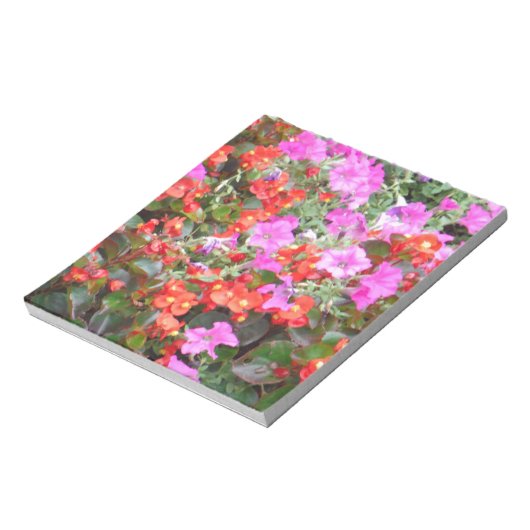 Roze petunia en rode geraniums notitieblok (Linkerzijde)