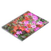 Roze petunia en rode geraniums notitieboek (Linkerzijde)