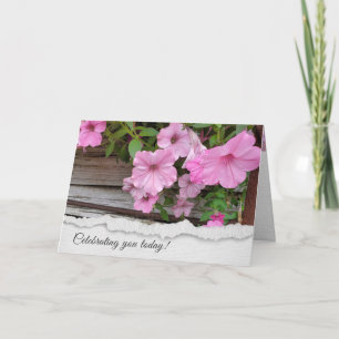 Roze petunias op Barn Wood Birthday Kaart