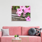 Roze petunias op schuurhout canvas afdruk (Insitu (Woonkamer))