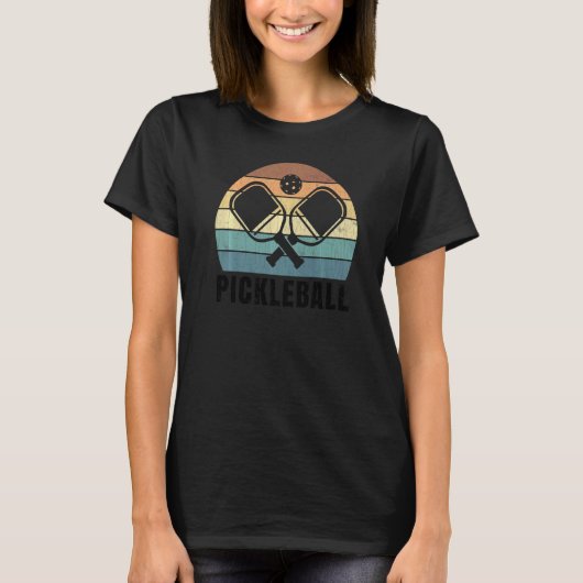 Roze Pickleball Player Paddle Graphic T-shirt (Voorkant)