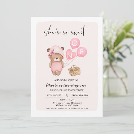 Roze Picknickmand en Teddy Bear 1e Verjaardag Kaart (Staand voorkant)