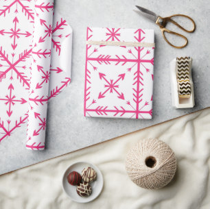 Roze pijlenpatroon op wit cadeaupapier