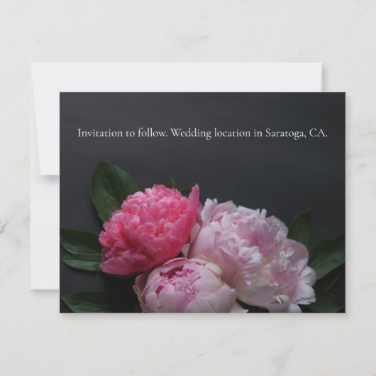 Roze pinda's op donkere achtergrond save the date (Achterkant)