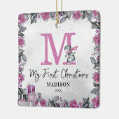 Roze Pinguïn Monogram Baby Stats Eerste Kerstmis Keramisch Ornament (Links)