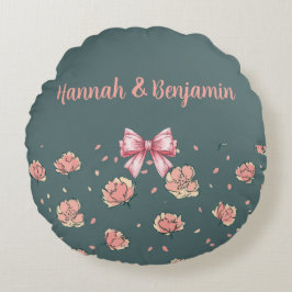 Roze pioen en boog patroon rond kussen