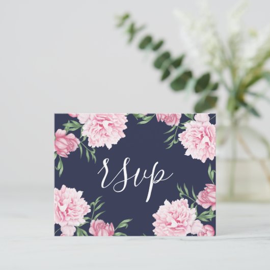 Roze Pioen & Navy Achtergrond | RSVP Uitnodiging Briefkaart (Staand voorkant)