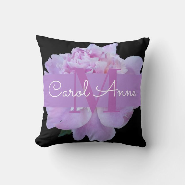 Roze Pioen Paarse Monogram Bloemen Zwart Gooi Pil Kussen (Voorkant)