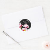  roze pioenen op zwarte bruiloft ronde sticker (Envelop)