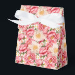 Roze Pioenen Party Treat Box Bedankdoosjes<br><div class="desc">Feestgunstbox wordt getoond met een mooie roze pioenrozen bloemenprint. Pas dit object aan of koop het object zoals het is. Tip: voeg gewoon je geweldige traktaties toe en voeg wat feestelijk lint toe. Afbeelding onder licentie</div>