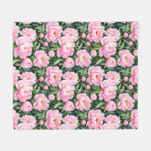 Roze pioenroos bloesems op een bladerige achtergro fleece deken (Voorkant (Horizontaal))