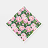 Roze pioenroos bloesems op een bladerige achtergro servet (Hoek)