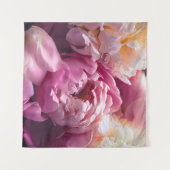 Roze Pioenrozen: luxe bloemsierkunst. Wandkleed (Voorkant (horizontaal))