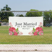 Roze pioenrozen zijn net getrouwd met autospandoek spandoek (Insitu)