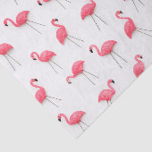 Roze plastic flamingo's voor op het gazon tissuepapier (Detail)