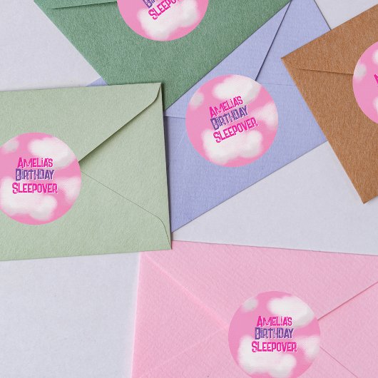 Roze pluizige wolken Gepersonaliseerde Verjaardag Ronde Sticker