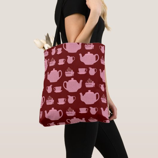 Roze poka Dot Tea set on Burgundy Pattern Tote Bag (Dichtbij)