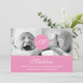 Roze pokadot met monogram geboorteaankondiging aankondiging (Staand voorkant)