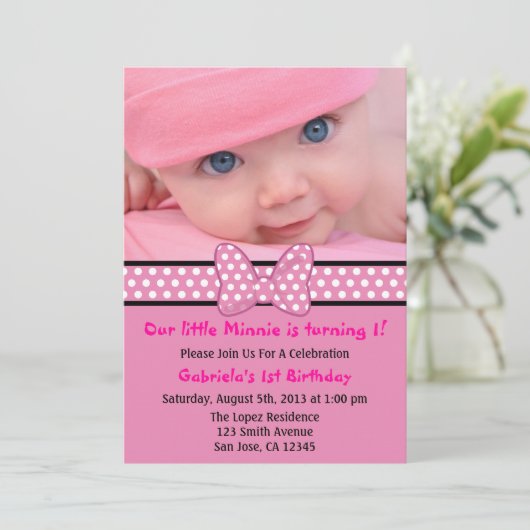 Roze Polka Dot Bow Uitnodiging (Staand voorkant)