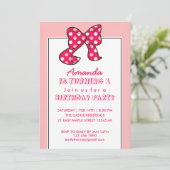 Roze Polka Dots Ribbon en Bow Birthday Invitation Kaart (Staand voorkant)