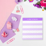 Roze Polka Dots & Stripes Jouw naam toevoegen Notitieblok<br><div class="desc">Girly paarse gepersonaliseerde notitieblok met polka dot en strepen in een zachte tint van lila en jouw naam in wit tegen paarse. Paarse gestreepte en polka dot notitieblok gepersonaliseerd met jouw naam in witte letters. Noteer uw notities op deze polka dot en strepen notitieblok met jouw naam gedrukt aan de...</div>