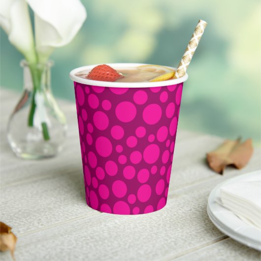 Roze polka stippapier bord papieren bekers (Insitu)
