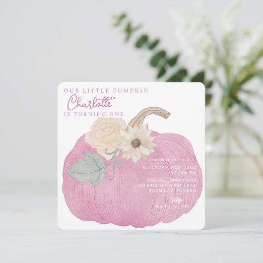 Roze pomkin Eerste Birthday Uitnodiging (Staand voorkant)