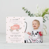Roze pompoen meisje foto eerste verjaardag uitnodi kaart (Staand voorkant)
