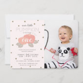 Roze pompoen meisje foto eerste verjaardag uitnodi kaart (Voorkant)