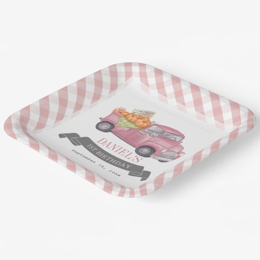 Roze Pompoen Vrachtwagen Gingham Meisje 1e Verjaar Papieren Bordje (Gebogen)