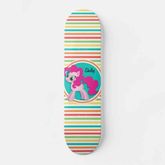Roze Pony; heldere regenboogstrepen Persoonlijk Skateboard (Voorkant)
