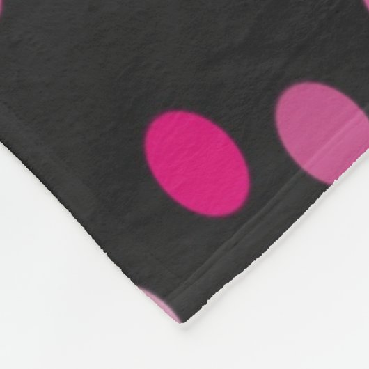 Roze pooldots op zwart fleece deken (Hoek)