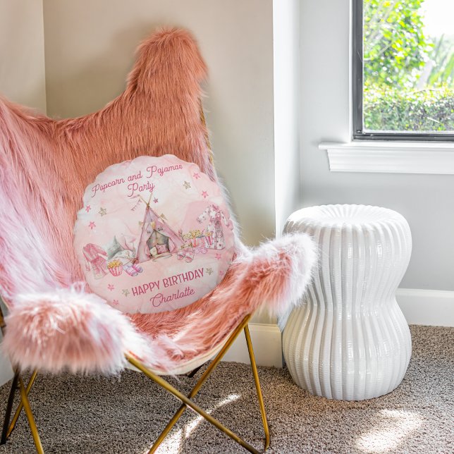 Roze Popcorn en Pyjama Slumber Verjaardagsfeest Rond Kussen (Pink "Popcorn and Pajamas" Slumber | Sleepover Birthday Party Round Pillow)