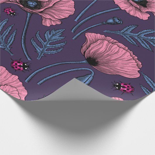 Roze poppies op donker violet cadeaupapier (Hoek)