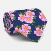 Roze Prairie Roos Bloemenmotief op Navy Blue Stropdas (Opgerold)