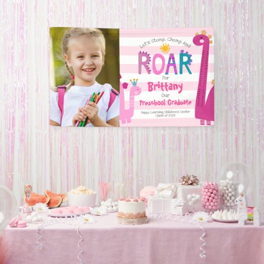 Roze Preschool Afstuderen Foto Dinosaurus Meisje S Spandoek (Feest)