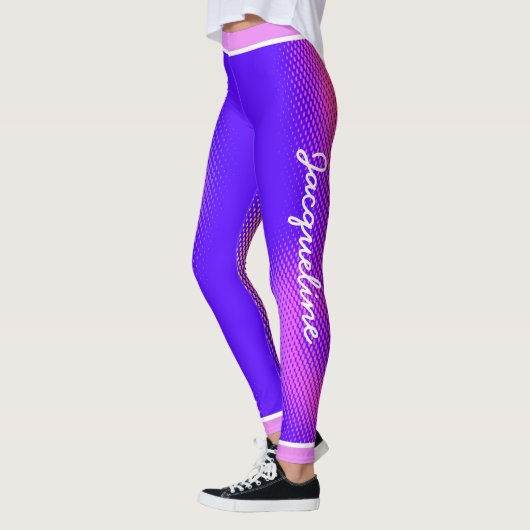 Roze puntenpatroon met naam op BRIGHT VIOLET Leggings (Links)