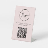 Roze QR Code Menu Logo Modern Restaurant Reclamebord Met Voetstuk (Voorkant)