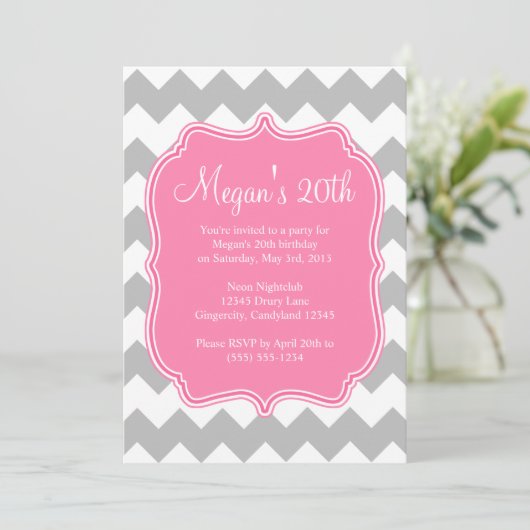 Roze Quatrefoil Chevron Birthday Uitnodiging (Staand voorkant)