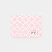 Roze Quatrefoil Patroon met grijze Script-naam Post-it® Notes (Voorkant)